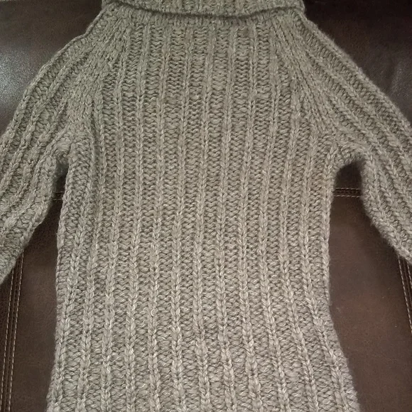 Turtle Kneck - Picture 2 of 8